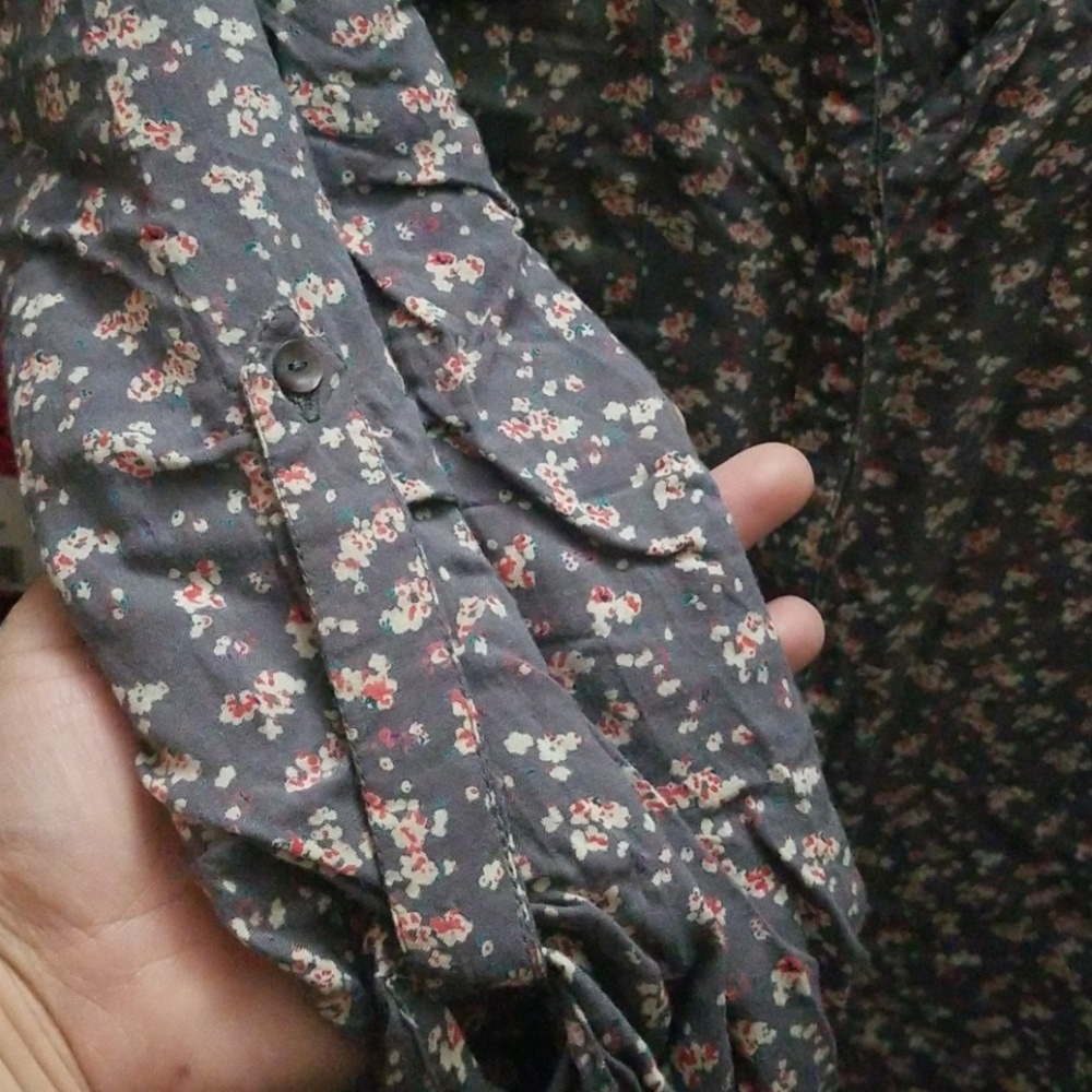 Vintage Obey blouse perfect for fall. Large - Picture 6 of 8